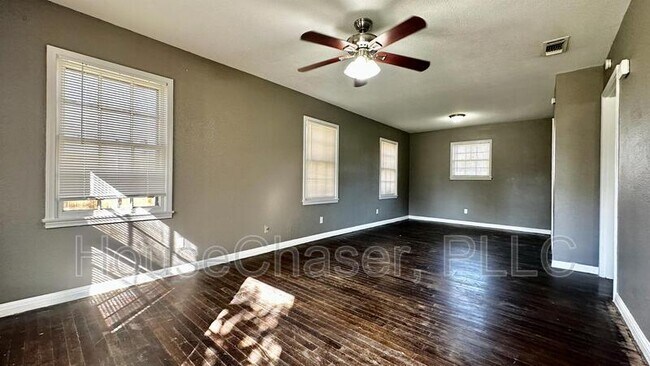 Building Photo - 3414 27th St