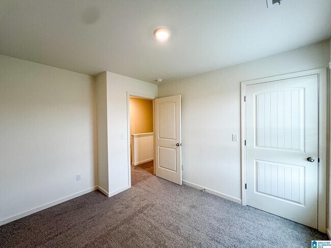 Building Photo - 217 Chelsea Pk Cir