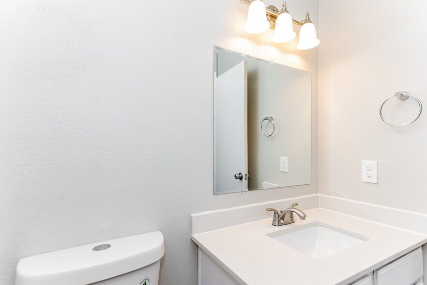 Building Photo - 8342 Huxley St