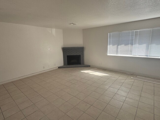 Building Photo - 6987 Mendon Ln