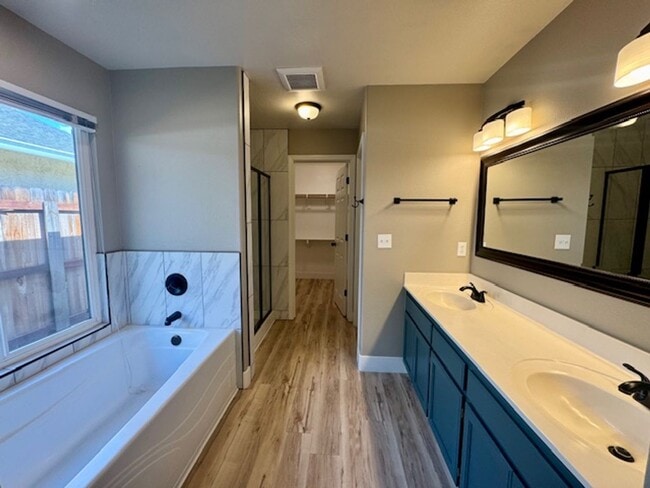 Building Photo - Beautiful 5 bedroom home ready for move in!