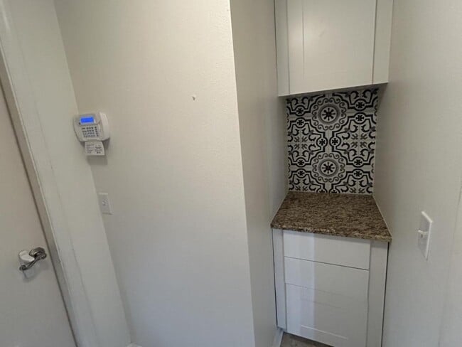 Building Photo - 3257 Helmel Ct