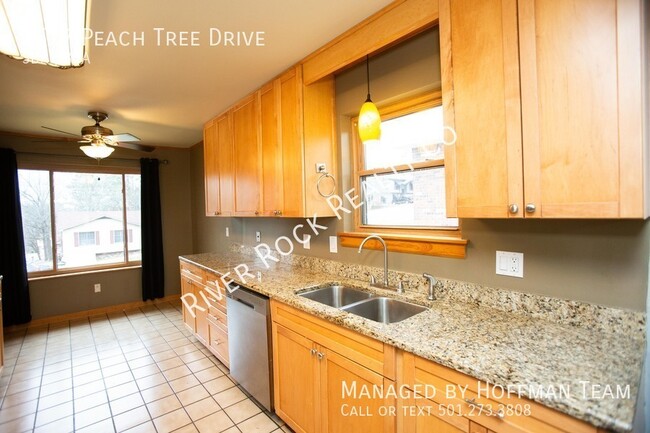 Building Photo - 2617 Peach Tree Dr