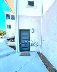 Building Photo - Charming 1-Bedroom 1 Bath with Nature Access