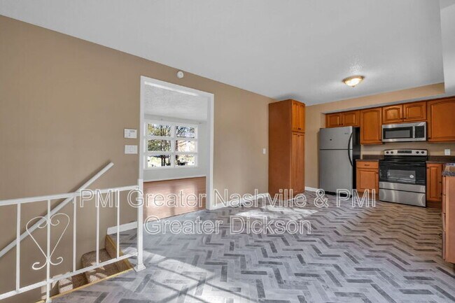 Building Photo - 385 Bonnavale Dr