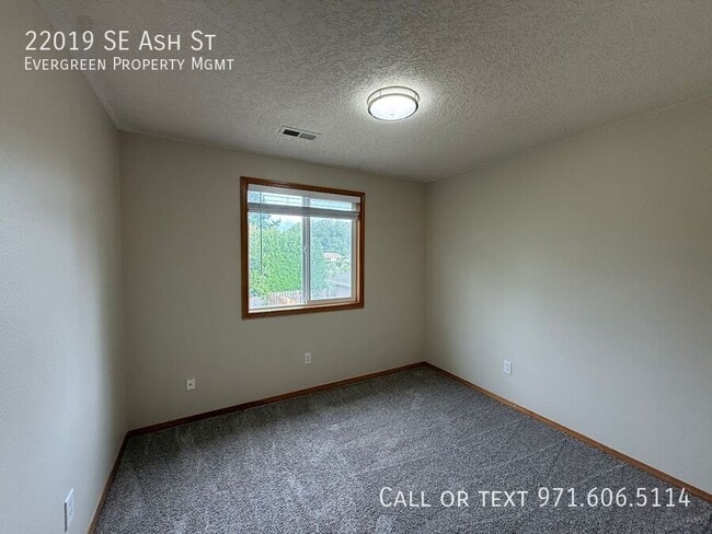 Building Photo - 22019 SE Ash St