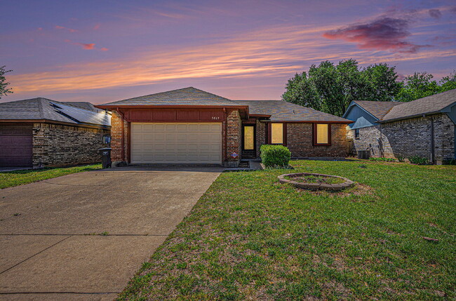 Building Photo - Section 8 Welcomed!! Spacious 5-Bed, 2.5-B...