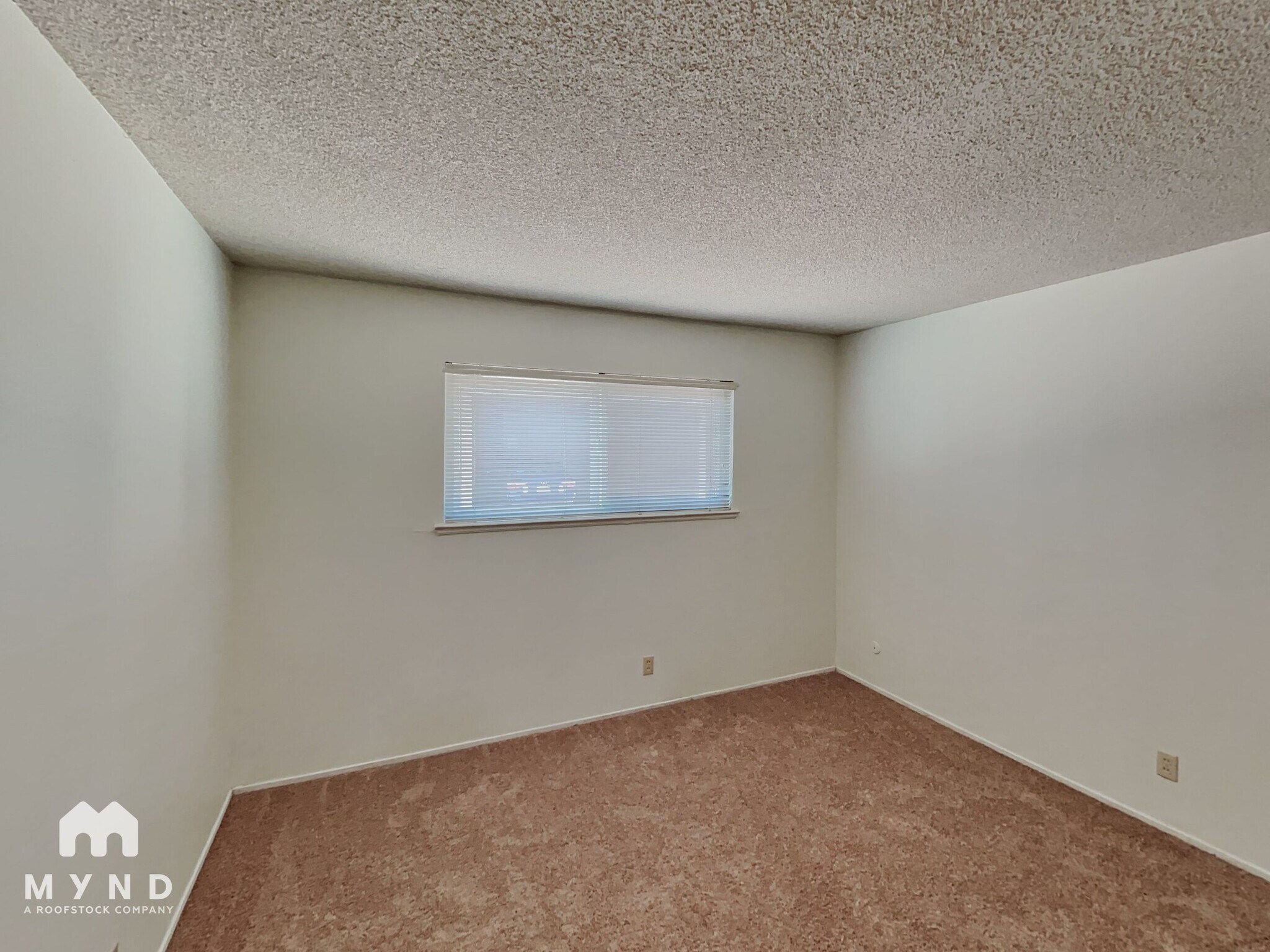 Building Photo - 870 Burbank Dr