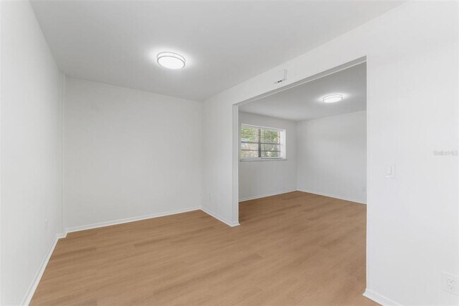 Building Photo - 125 8th Ave NE