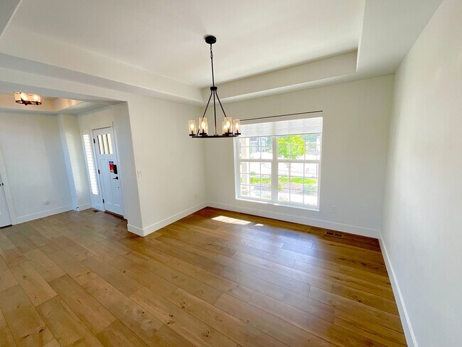 Building Photo - 5 Bedroom Home Available Near Baptist Rd &...
