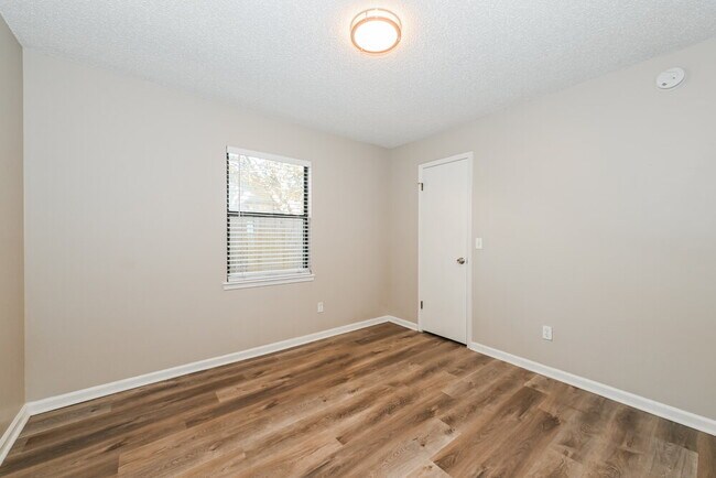 Building Photo - 8026 Fleur De Lis Dr