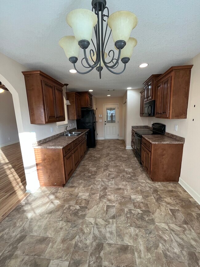 Building Photo - 413 Tug Ct