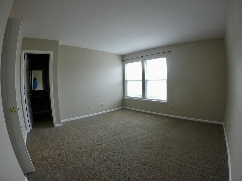 Master Bedroom - 10223 Cumberland Pointe blvd