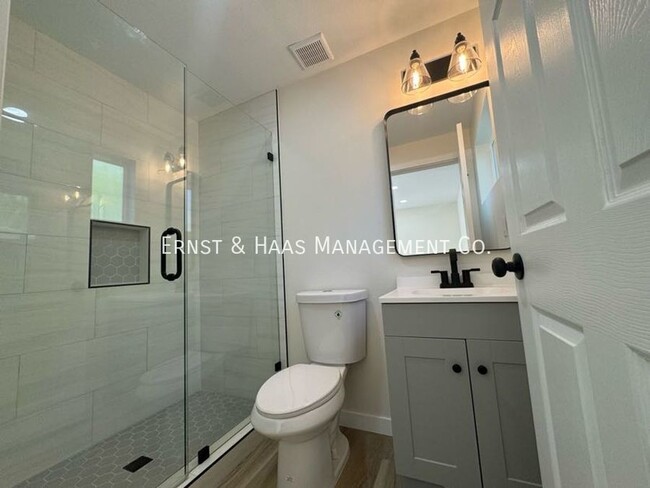 Building Photo - Charming 1 Studio Apartment in the Heart o...