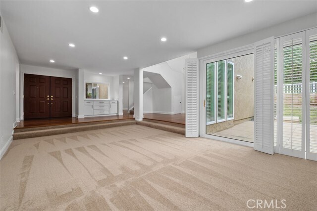 Building Photo - 39 Silver Crescent