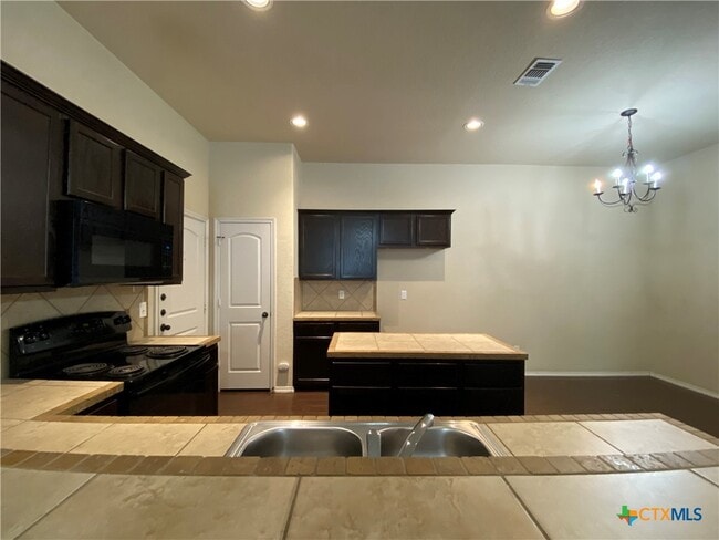 Building Photo - 506 Creekside Cir