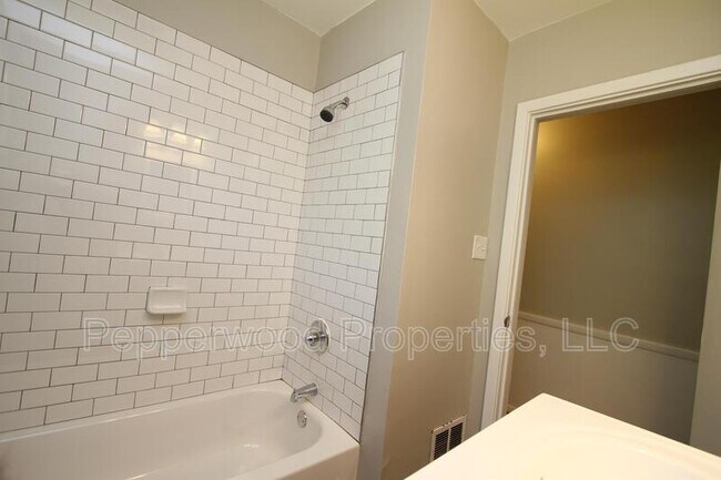 Building Photo - 115 1st Ave