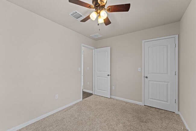Building Photo - 109 Rochester Ln