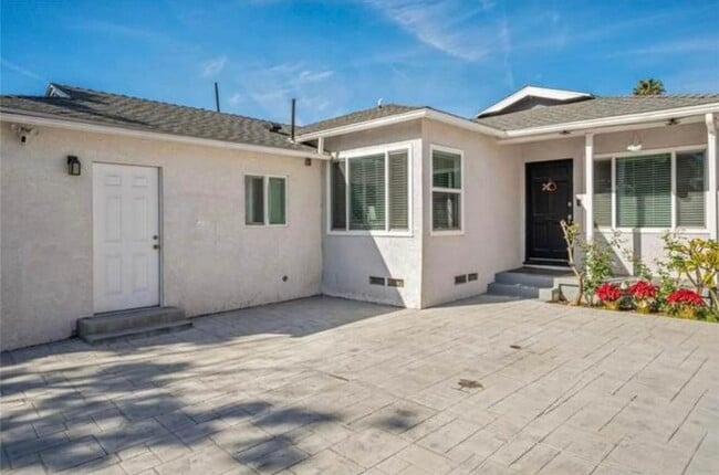 Building Photo - 3629 W 117th St