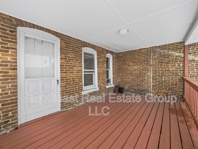 Building Photo - 1001 Pope Ave