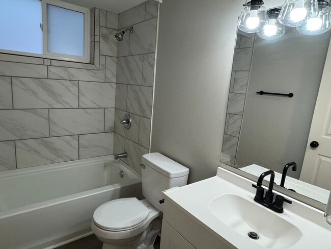 Building Photo - 3240 Heatherton Dr