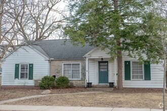 Building Photo - 4 Bedroom, 3 Bathroom Home Walking Distanc...