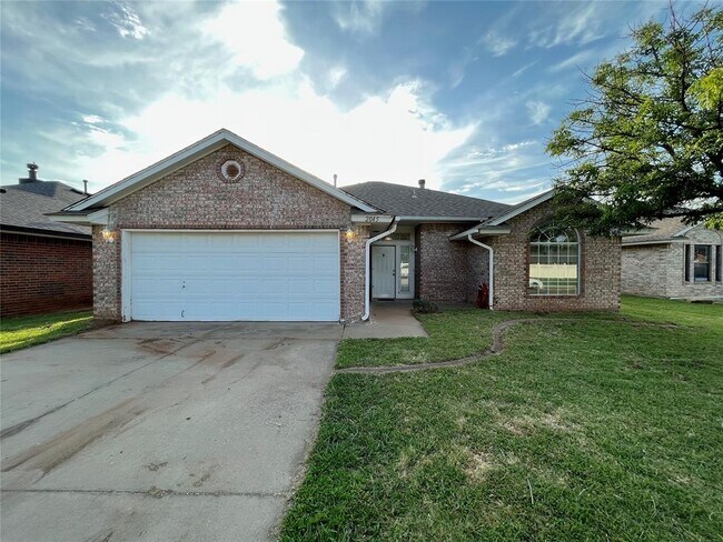 Building Photo - 2045 Rising Hill Dr