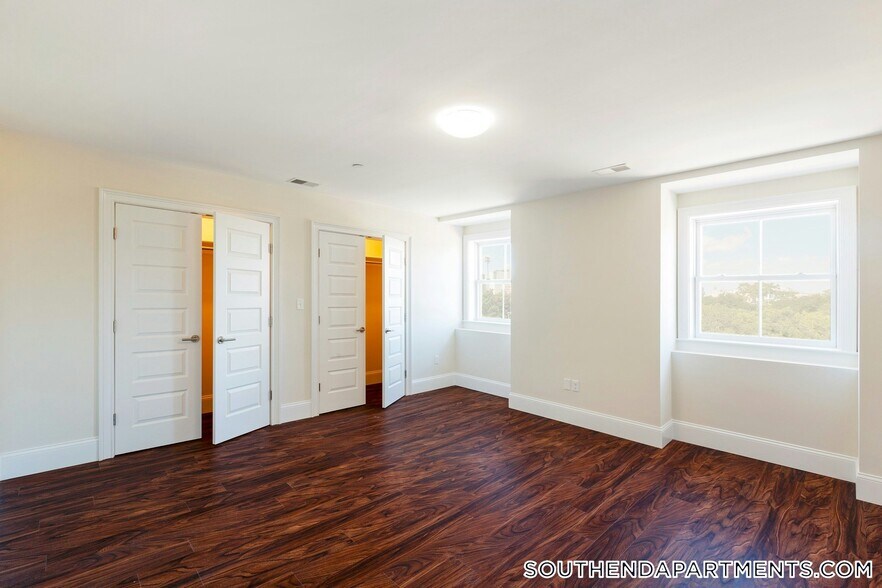 Building Photo - 1902 Washington St