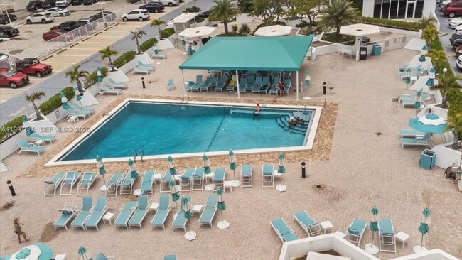 Building Photo - 3140 S Ocean Dr