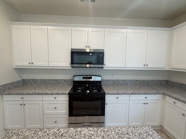 Building Photo - Victorville- New Richmond Home, 3 bedrooms...