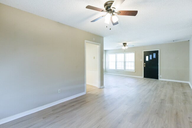 Building Photo - Charming Home Near Texas Tech – Modern Upg...