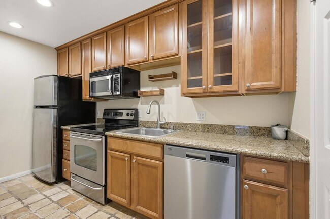 Building Photo - 536 Woodside Oaks