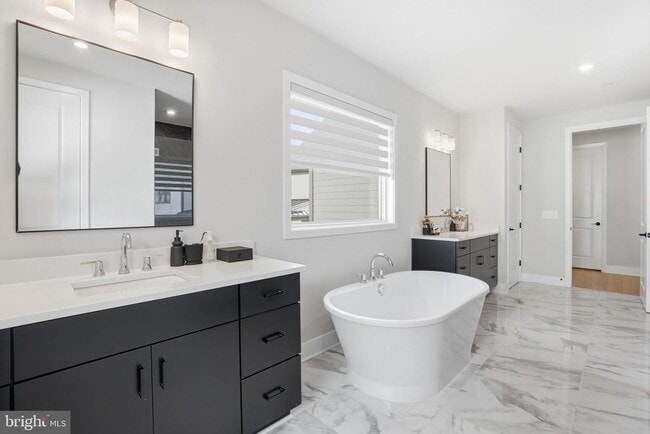 Building Photo - 9725 Lantana Wy