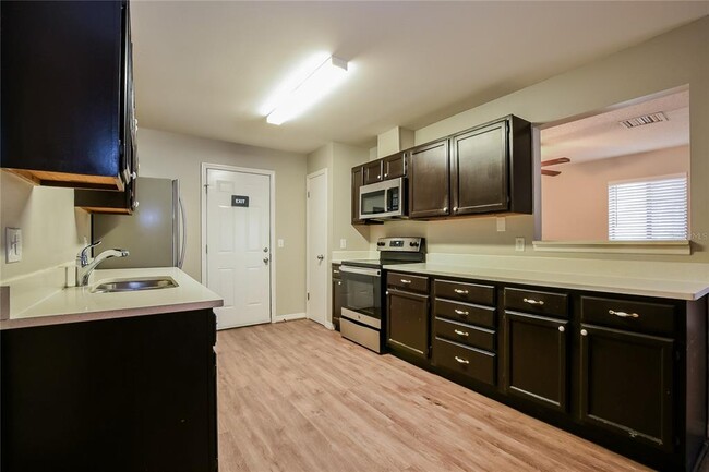 Building Photo - 2997 Moore Dr
