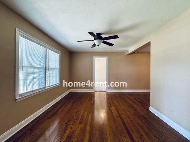 Building Photo - Cozy Ranch Style Home in Roeland Park w/ W...