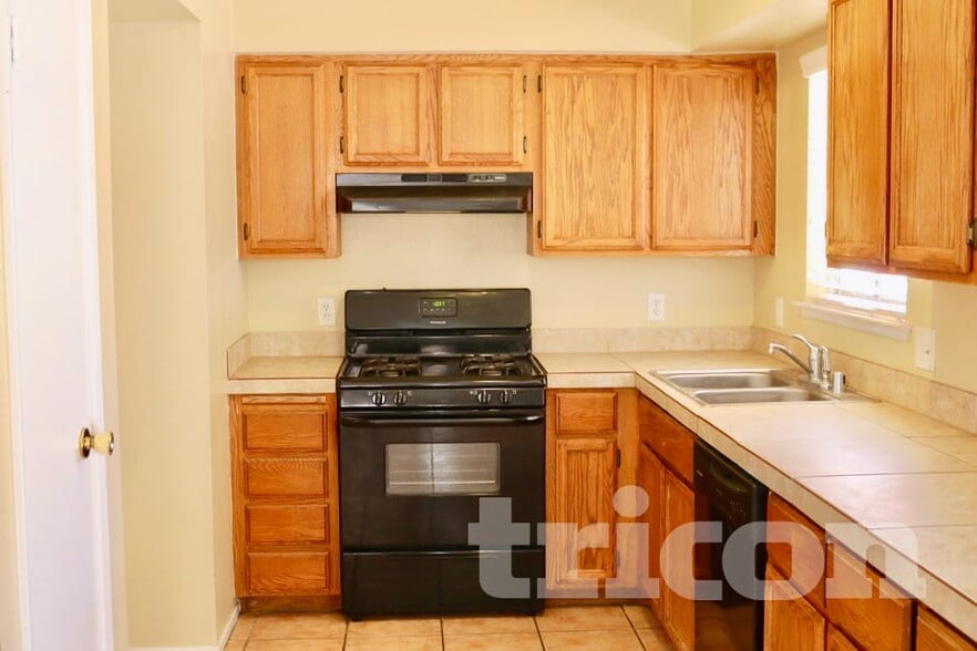 Building Photo - 924 Wilson Cliffs Rd