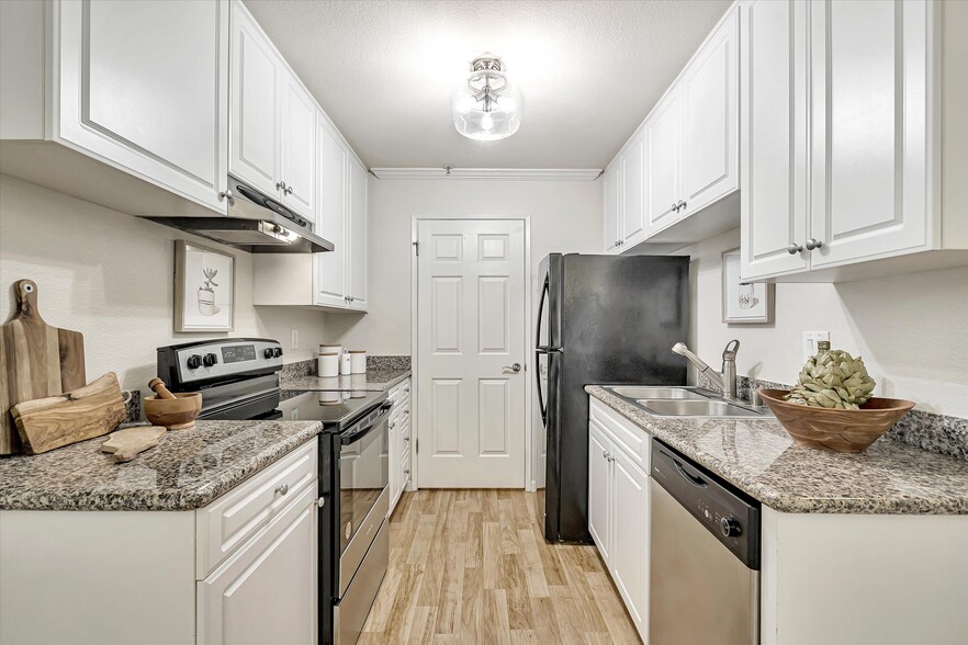 Building Photo - 440 Bollinger Canyon Ln