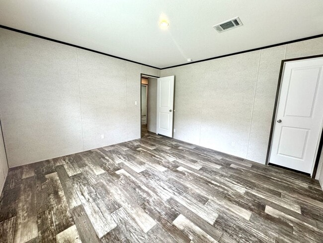 Building Photo - Huge 5 Bedroom 3 Bathroom Hastings Home Lo...