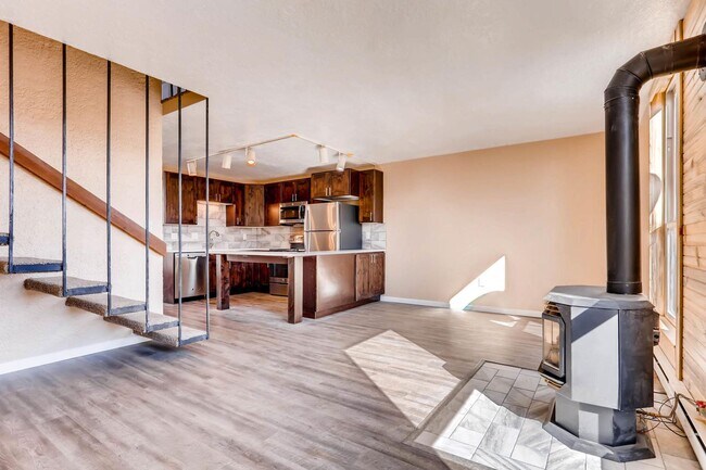 Building Photo - 3 Bed Condo In Dillon!