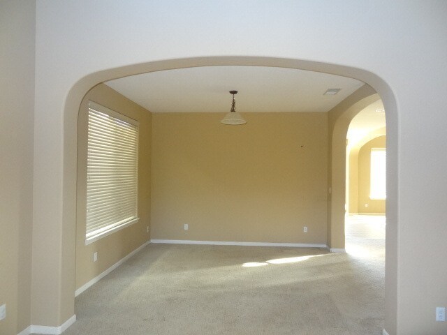 Building Photo - Huge home in Elk Grove