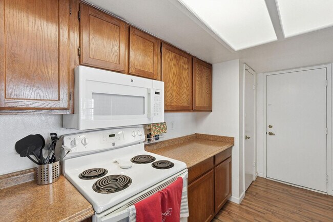 Building Photo - 2929 E Broadway Rd