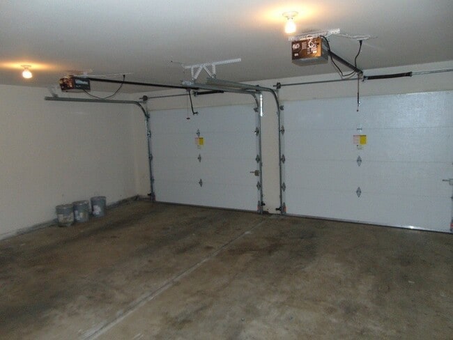 Building Photo - Enjoy Easy Living in Cascade Park with a Private Fenced Backyard