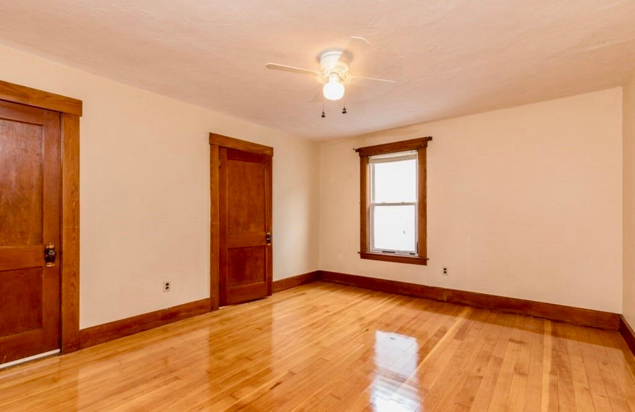 Building Photo - 55 Nichols St