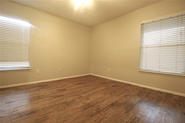 Building Photo - 8122 45th Ct E