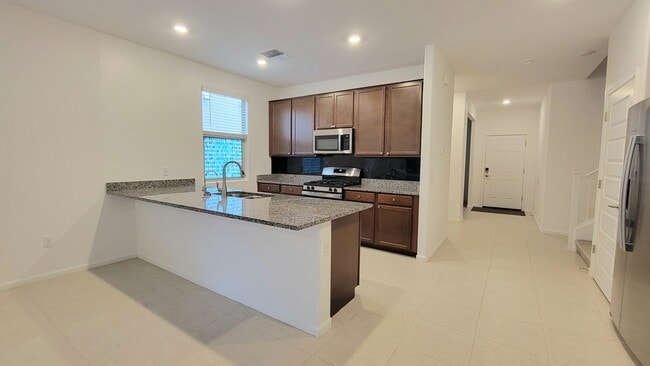 Building Photo - 7152 W Vineridge Dr