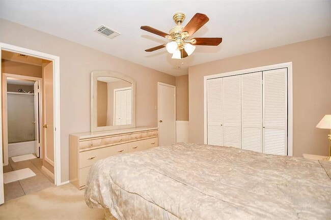 Building Photo - 10807 Sugar Hill Dr