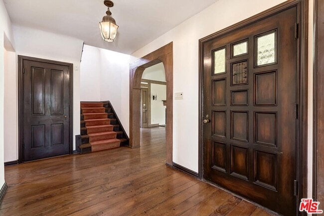 Building Photo - 201 Tavistock Ave