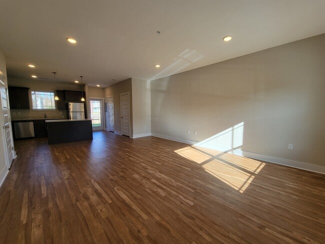 Building Photo - 2052 Sunflower Dr