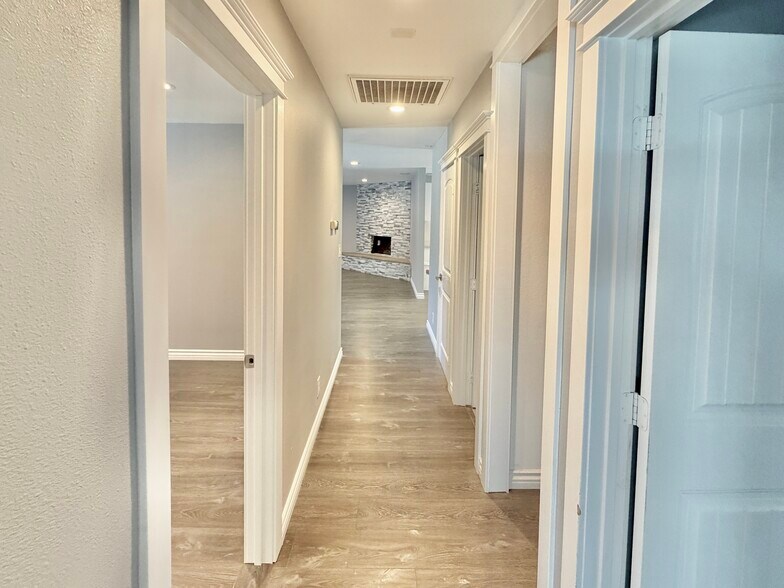 Building Photo - 1017 W Casmalia St