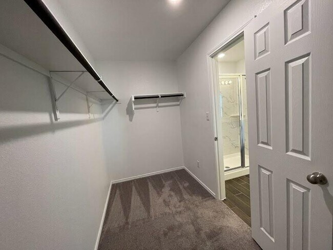 Building Photo - 640 Pickrell Lp